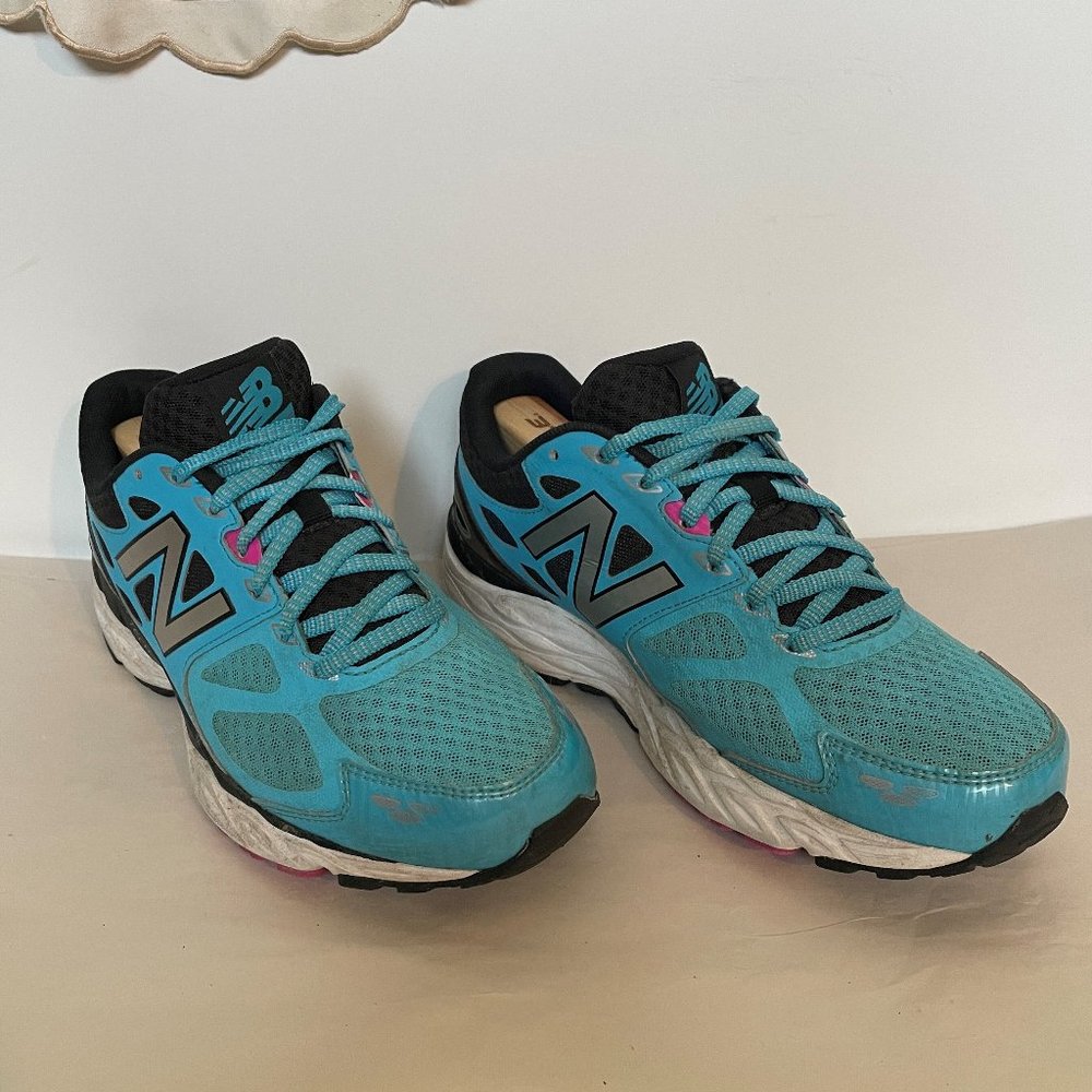 New Balance Women’s 680 V3 Running Sneaker